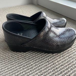 Dansko, Women's Size EU 37 (US 6.5-7), Black/Silver Snakeskin Pattern